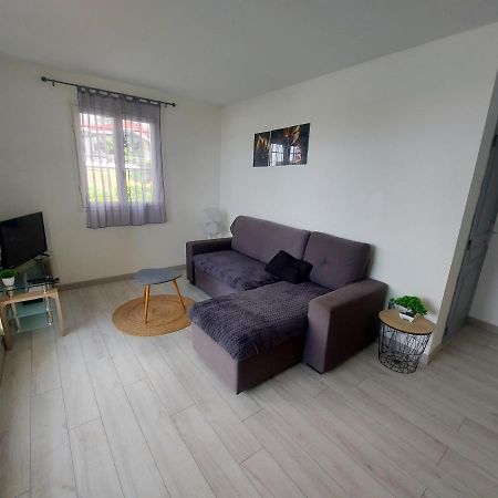Appartement Entièrement équipé, WIFI, à 10 min de l'aéroport à Sainte-Clotilde Extérieur photo