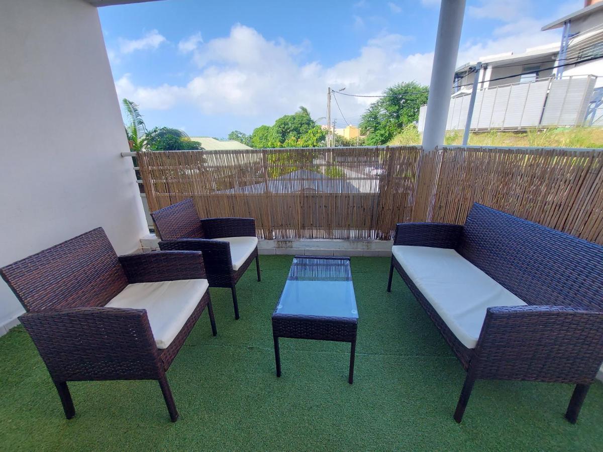 Appartement Entièrement équipé, WIFI, à 10 min de l'aéroport à Sainte-Clotilde Extérieur photo