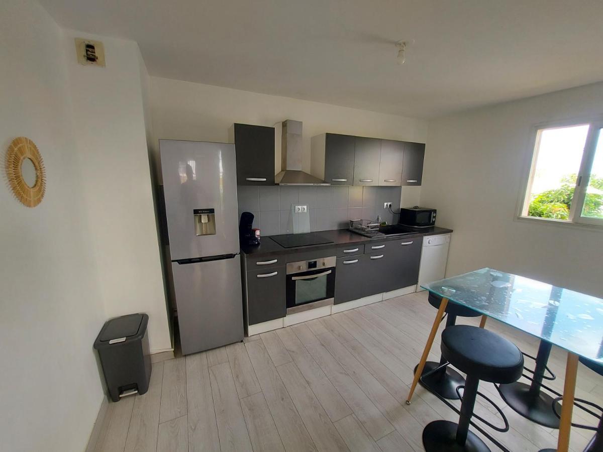 Appartement Entièrement équipé, WIFI, à 10 min de l'aéroport à Sainte-Clotilde Extérieur photo